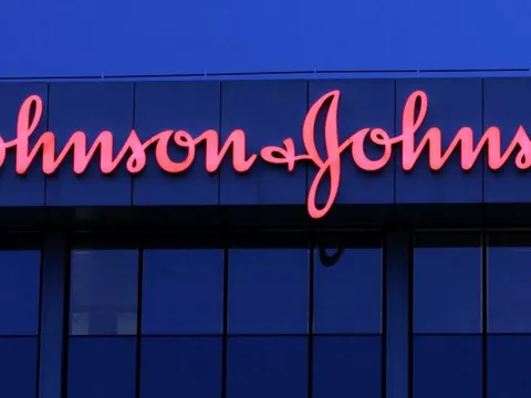 Một sản phẩm bột phấn trẻ em bị cáo buộc khiến người dùng ung thư, Johnson & Johnson phải bồi thường gần 1 tỷ USD