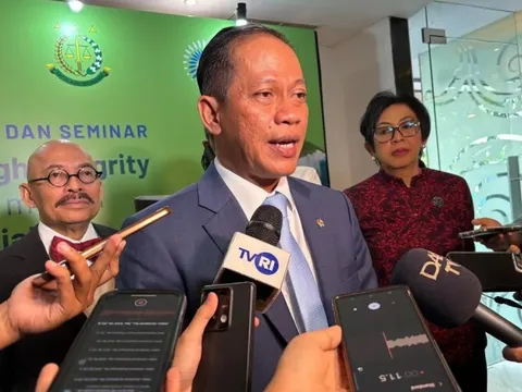 Jakarta ban bố tình trạng khẩn cấp vì rác thải 'ngập' thành phố