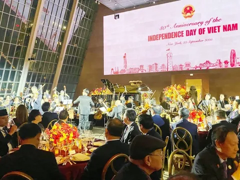 Khi Tiến quân ca vang giữa lòng New York