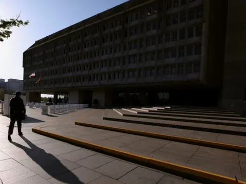 Tòa án Mỹ chặn kế hoạch sa thải hàng ngàn nhân viên liên bang của ông Trump