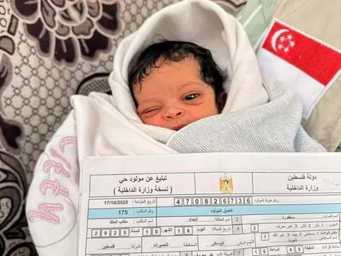 Em bé sinh ở Gaza được đặt tên Singapore
