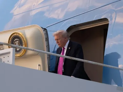 Mật vụ Mỹ phát hiện đài quan sát bí ẩn 'rình rập' chuyên cơ của ông Trump