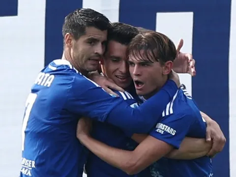 Fabregas ngả mũ trước Morata