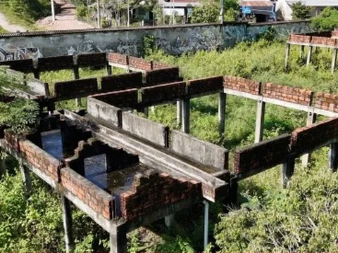 Dự án khu du lịch 5 sao hơn 100 tỷ hoang lạnh giữa rừng cỏ dại ở Huế