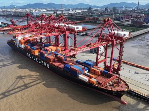 Tìm cách thoát kiểm soát hàng hải của Mỹ, 2 nền kinh tế top đầu BRICS bắt tay xoay chuyển cục diện thương mại Á-Âu, châu Âu lo lắng