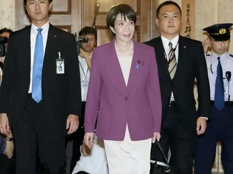 NÓNG: Nhật Bản có nữ thủ tướng đầu tiên