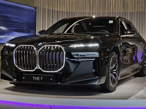 Tại sao thiết kế đèn pha tách rời được nhiều hãng xe ưa chuộng?