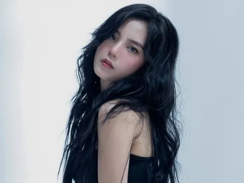 Lâm Á Hân: 7 năm làm mẹ đơn thân, kết hôn lần 2 ở tuổi 31