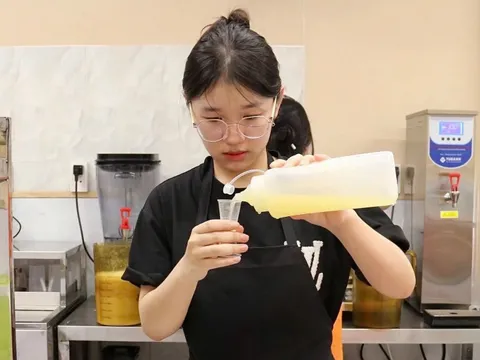 Mặt trái của 'cơn sốt' trà sữa 7.000 đồng/ly ở TP.HCM