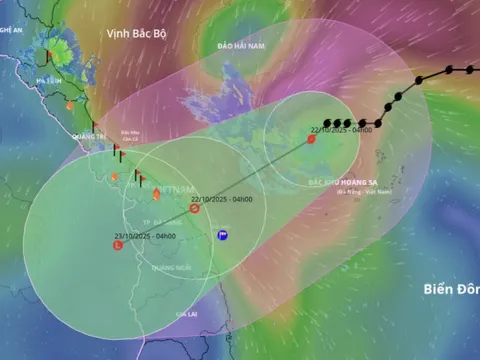 Tin bão khẩn cấp, bão số 12 áp sát Đà Nẵng, miền Trung mưa to khủng khiếp