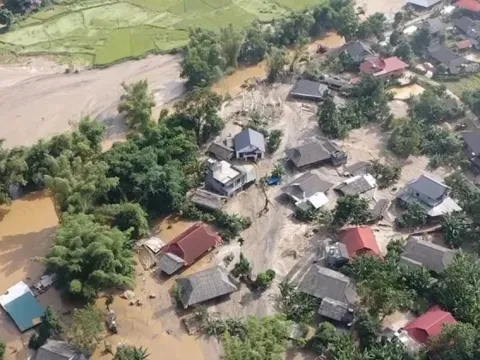 Hơn 100.000 khối cát trôi vào làng, chính quyền xin lập mỏ để bán đấu giá