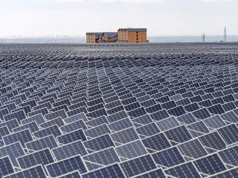 Từ câu chuyện kỳ tích đến hồi kết đắng: Trung Quốc đang đối mặt với khủng hoảng dư cung tồi tệ nhất trong lịch sử ngành năng lượng mặt trời