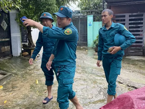 Quân khu 5 huy động xe thiết giáp, ca nô, trực 100% quân số ứng phó bão Thần Gió