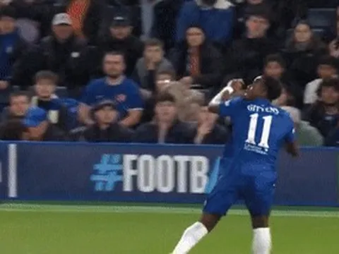 Pha xử lý gây sốt ở trận thắng của Chelsea