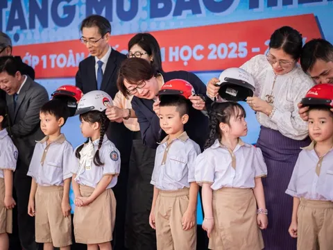 Honda Việt Nam tặng 1,8 triệu mũ bảo hiểm cho học sinh lớp 1 toàn quốc
