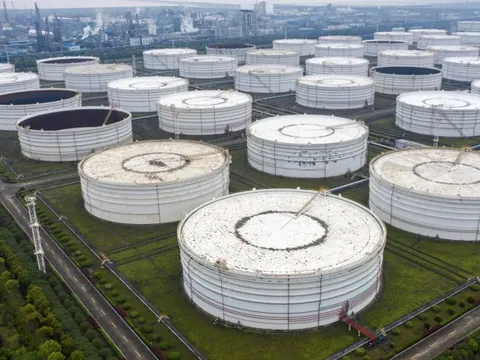 Láng giềng Việt Nam âm thầm tích trữ 135 nghìn tấn 'vàng lỏng' mỗi ngày: Xây kho dự trữ gần 300 triệu tấn, mua nhiều hơn mức tiêu thụ, chuyện gì đang xảy ra?