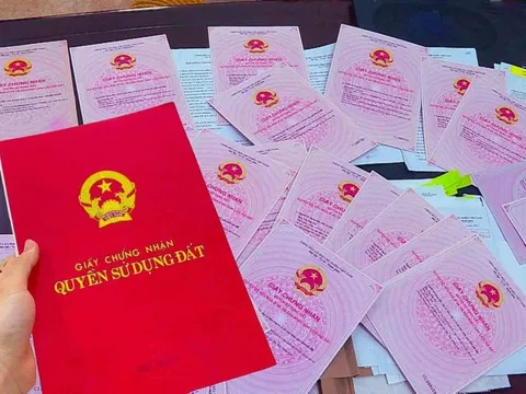 Sổ đỏ sắp được tích hợp trên VNeID, người dân cần biết những điều quan trọng sau