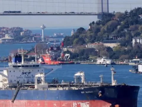 Mỹ trừng phạt hai tập đoàn dầu khí lớn bậc nhất của Nga