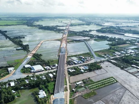 Dồn lực để khai thác tuyến chính đường cao tốc Cần Thơ - Cà Mau vào tháng 12-2025