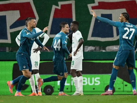 Dzeko đi vào lịch sử Conference League