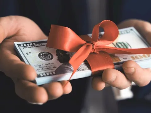 Một ngân hàng buộc các nhân viên trả lại tiền thưởng Tết trong 3 năm qua: Cơn sóng ngược trong giới tài chính Trung Quốc