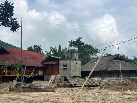 Hơn 100.000 m³ cát trôi vào ngôi làng tại Lào Cai trị giá khoảng 20- 30 tỷ đồng