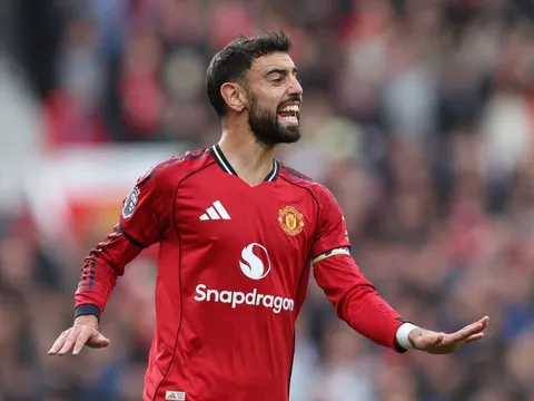 Bruno Fernandes từ chối mức lương điên rồ ở Saudi Arabia