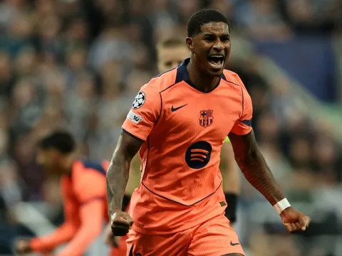 Rashford, Greenwood giúp MU kiếm bộn tiền