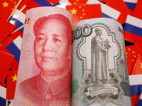 Chủ nợ top đầu thế giới phi đô la hoá 'chậm mà chắc': Số tiền cho vay nước ngoài bằng nội tệ tăng lên gần 500 tỷ USD, đưa đồng tiền vào vị thế giao thương quốc tế nhiều thứ 2 toàn cầu