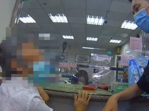Bà cụ 70 tuổi bị lừa đảo, nghe theo lời thao túng không tưởng của tội phạm, cuối cùng lại lãi lớn gần 2 tỷ