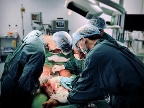 Bác sĩ chạy đua với thời gian, giúp chàng trai thoát cảnh phải cắt chân