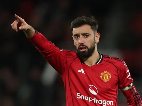 Pha xử lý gây sốt của Bruno Fernandes