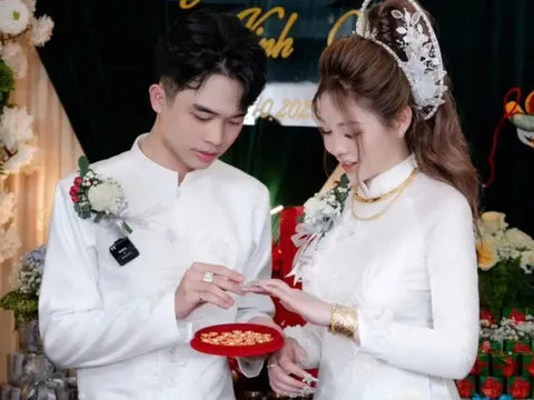 Chú rể TP.HCM tặng vợ 5 cây vàng tích cóp suốt 4 năm