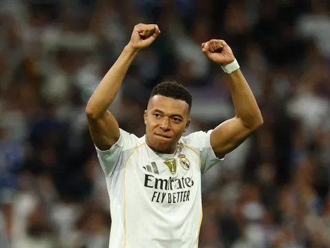 Màn ăn mừng gây hiểu lầm của Mbappe