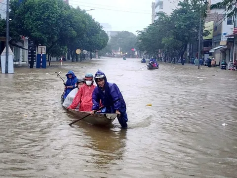 Lũ bủa vây miền Trung