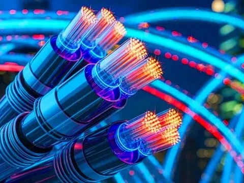 Phát minh "phá vỡ rào cản 4 thập kỷ" của Anh vừa làm rung chuyển ngành công nghệ cáp quang thế giới