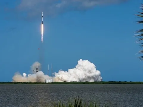 Hệ thống vệ tinh của tỷ phú Elon Musk chạm cột mốc đáng kinh ngạc
