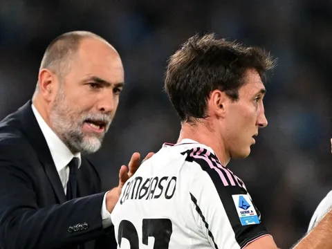 Juventus sa thải HLV trưởng