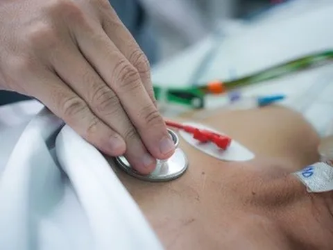 Mắc hội chứng "trái tim tan vỡ", người phụ nữ 2 lần ngừng tim