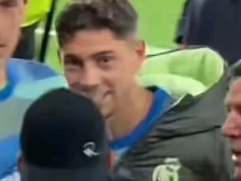 'Nụ cười trêu ngươi' ở Siêu kinh điển