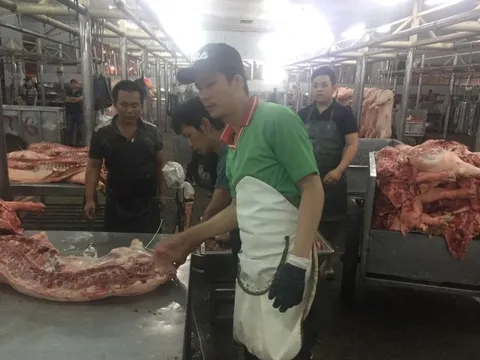 Giá heo hơi hôm nay, 29-10: Bất ngờ với giá thịt heo ở chợ đầu mối