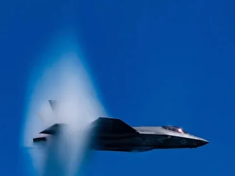 Trung Quốc tiết lộ lớp phủ thông minh, siêu bền cho máy bay tàng hình