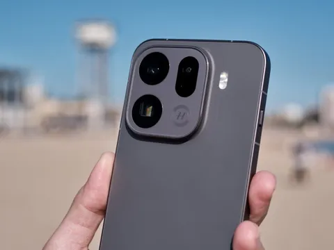 Oppo ra mắt Find X9 Pro với pin 7.500 mAh