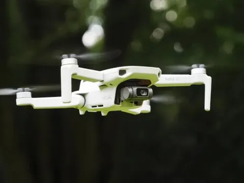 Amazon bán tháo flycam DJI