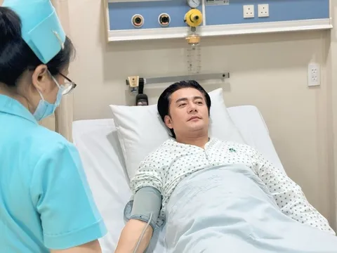 Diễn viên phim "Lật mặt 7" đứt hoàn toàn gân gót chân khi chơi pickleball