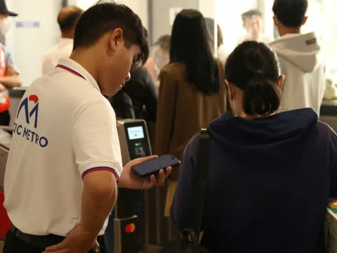 Thêm 5 nhà ga tuyến metro số 1 ngừng bán vé giấy, hành khách nên thanh toán điện tử