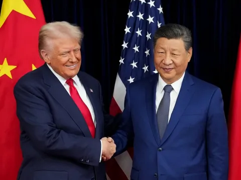 Gặp Thủ tướng Nhật trong cung điện, gặp Tổng thống Hàn tại bảo tàng: Vì sao ông Trump gặp ông Tập ở… sân bay?