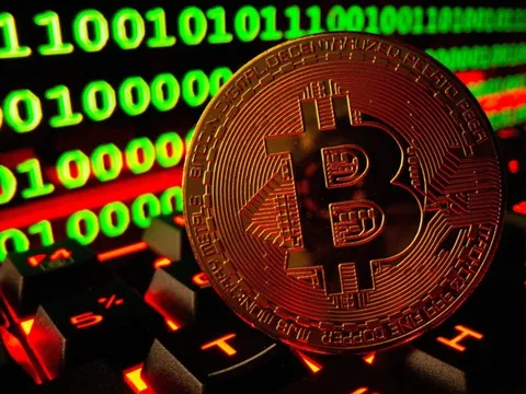 Giá Bitcoin tăng vọt trở lại