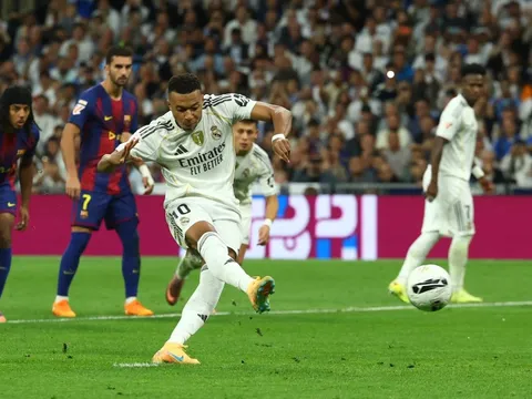 Cách Szczesny bắt bài phạt đền của Mbappe