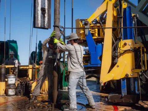 Khoan thủng 5.800 mét đất đá, khí phun lên ngùn ngụt, kho báu ‘nóng bỏng tay’ trị giá tới 100 tỷ USD lộ diện, trải dài hàng trăm km